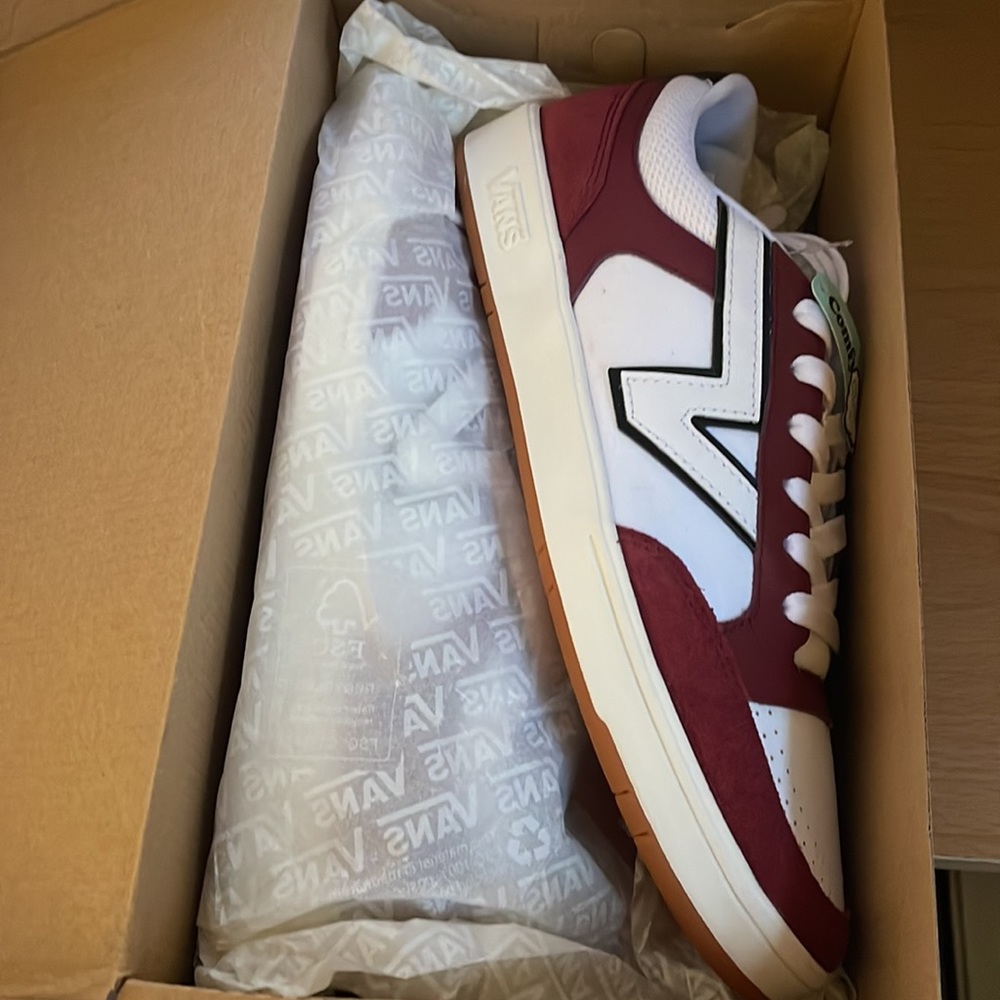 Lowland CC vans pomegrana